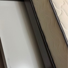 ダブルベッドマットレス付きの画像