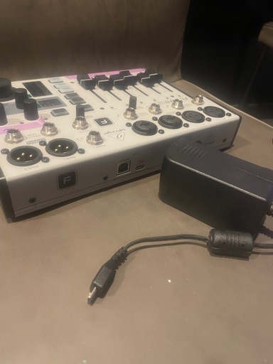 【美品】デジタルミキサー FLOW8    箱有り