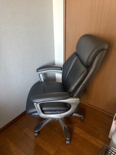 ニトリ 高級感のあるオフィスチェア ブラック 美品