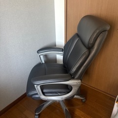 ニトリ 高級感のあるオフィスチェア ブラック 美品の画像