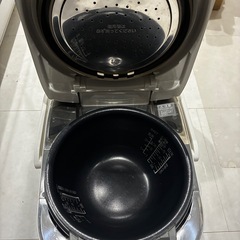 象印　圧力IH炊飯器 
NP-WB10型の画像