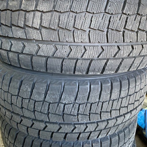 ダンロップ　ウインターマックス　225 55 R17
スタッドレス　スバルPCD100バリ目　25年