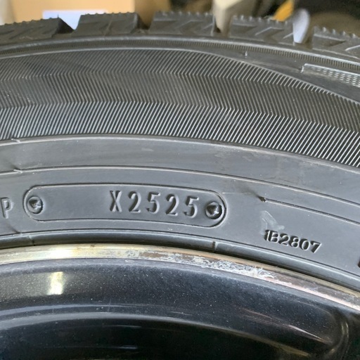 ダンロップ　ウインターマックス　225 55 R17
スタッドレス　スバルPCD100バリ目　25年