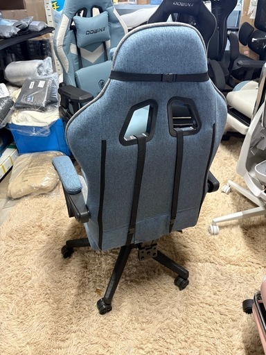 新品　組立済み　Dowinx ゲーミングチェア　マッサージ腰クッション付き　オットマン付き