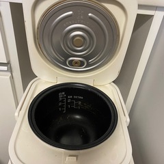 炊飯器　3合炊きの画像