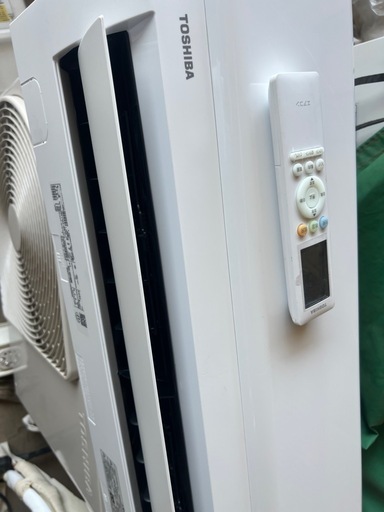 東芝製エアコン（2025年モデル、100V）は良好な状態です。東京都と神奈川県内は送料無料です。?その他の地域へは半径35km以内であ