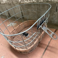 自転車のカゴの画像
