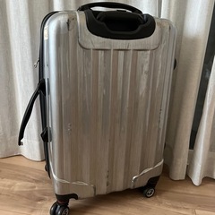 ジャンク扱い　キャリーケースの画像