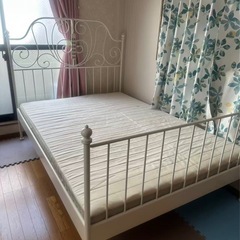 ダブルベッド　（マットレス付き）の画像