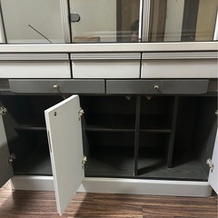 食器棚の画像