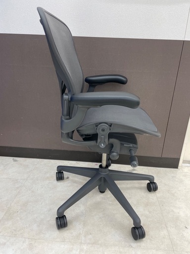 【トレファク足立扇店】Herman Miller アーロンチェア リマスタードモデル ライト 販売中です。
