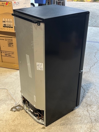 シャープ　冷凍冷蔵庫　１３７Ｌ　２ドア　ブラック　つけかえどっちもドア　ガラスドア　プラズマクラスター　ＬＥＤ照明　耐熱トップテーブル