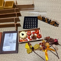 100均　　　飾り棚等の画像