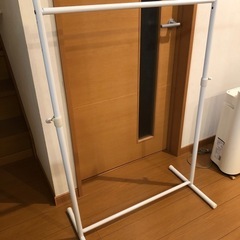 高さ調整可能ハンガーラック