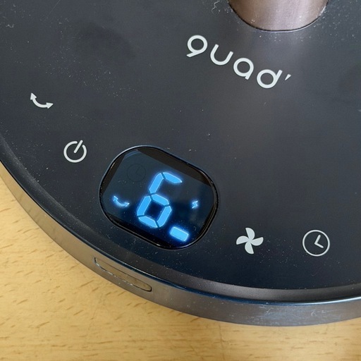 【超美品‼️】定価14,080円♪ クワッズ 2022年製 充電式マルチサーキュレーター 高さ自由自在 首振り 扇風機の代わりにも ネ
