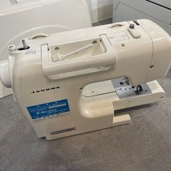 【ジモティー割】ジャノメ コンピューターミシン 7100（ID2147）の画像
