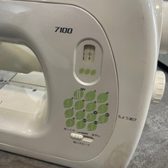 【ジモティー割】ジャノメ コンピューターミシン 7100（ID2147）の画像