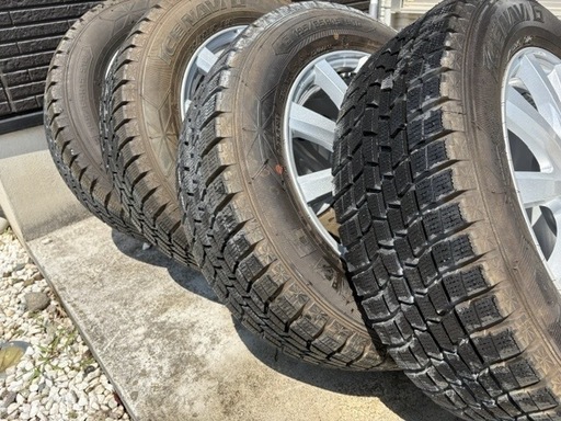 取引中 タイヤ　【中古】GOODYEAR ICENAVI6　195/65R15