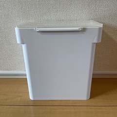 山崎実業 tower 米びつ 5kg スリムtower 密閉 袋ごと米びつ 5kg 計量カップ付の画像