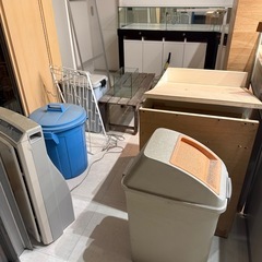 パソコン機器周辺　モニター2台の画像