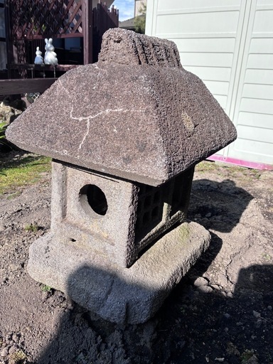 庭　オブジェ　石祠　燈篭　和風庭園　苔　