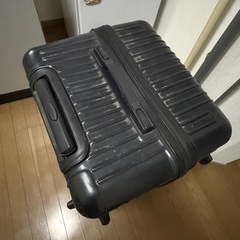 大型スーツケースの画像