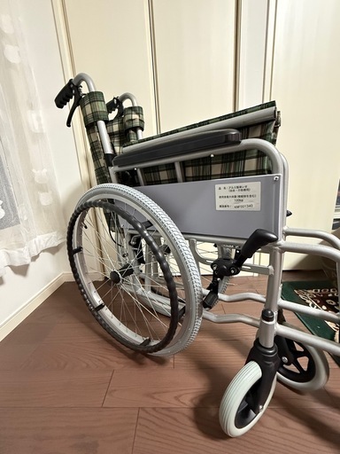 車椅子　KYR19-4041 ベルト付き  約幅65×奥行き89×高さ89cm  耐荷重100kg 