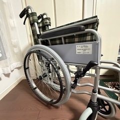 車椅子　KYR19-4041 ベルト付き  約幅65×奥行き89×高さ89cm  耐荷重100kg の画像