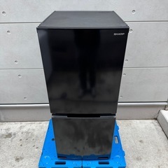 632⭐️2023年製美品★シャープ　冷蔵庫　右、左開き　ブラック　黒　自動霜取りの画像
