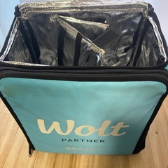 配達バッグ　wolt キャップの画像