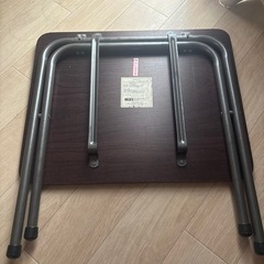 折りたたみ机の画像