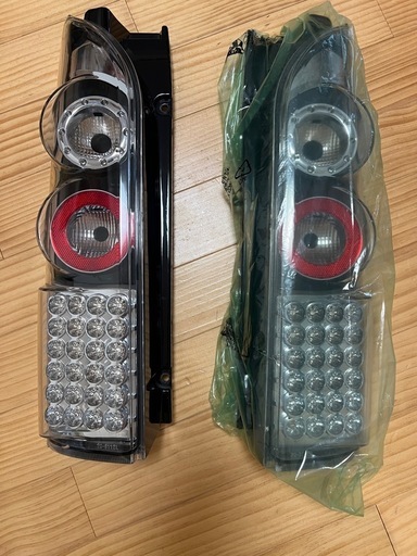 ハイエース200系　テールランプ
