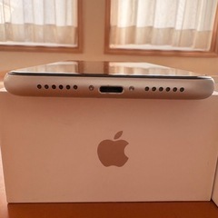 ✨美品❣️iPhoneXR　64Gホワイト　SIMフリー　付属品付き✨の画像