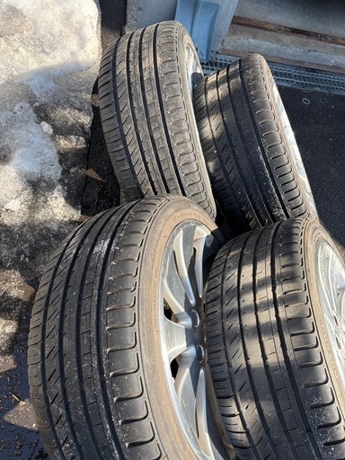 235/40R18
