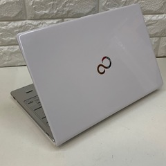 598✨超美品✨FUJITSU13.3型ノート　バッテリー良好‼︎SSD500GBの画像