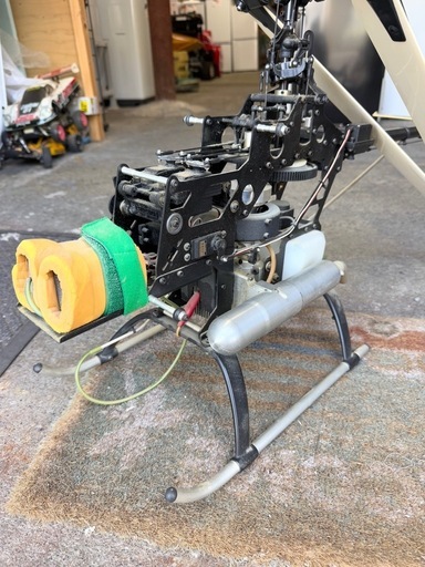 お引取り限定 ジャンク品 HIROBO ヒロボー 剣 エンジンヘリコプター ラジコンヘリ 組み立て済み