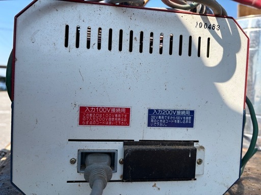 受け取り中電圧変電器100Vと200V