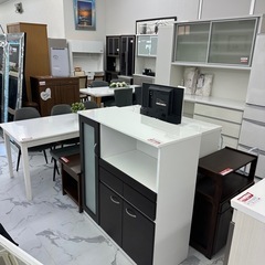 カウンターチェア２つセット✨キレイめホワイト♪他にもカウンターテーブル、家具あります！の画像