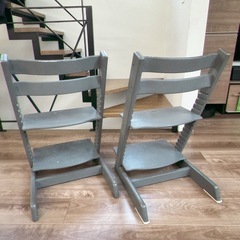 【人気カラーに再塗装】STOKKE トリップトラップ 2脚セット｜グレー塗装｜高さ調整OKの画像