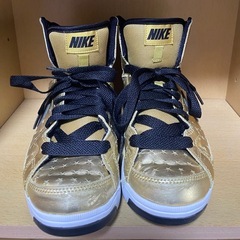 引っ越しに伴い他品とまとめ購入でお値下げ可‼️NIKE ナイキ　スニーカー　23.5㎝　靴の画像