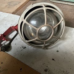 投光器(旧式)の画像