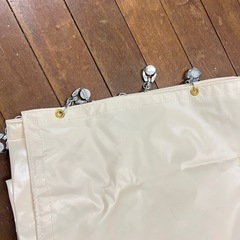 新古　間仕切りカーテン右左の画像