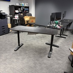 IKEA BEKANT デスク ８台 モニターアーム ６台の画像
