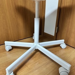 IKEA LOBERGETチェア ブラック
の画像