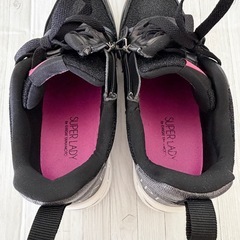SUPERLADY by KY キラキラハイウェッジスニーカー 黒 23.5の画像