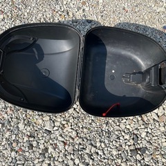 バイク　 鍵付き　リアボックス スクーター ボックス　中古　カゴ　通勤　通学　金具有　収納ボックス トップケースの画像