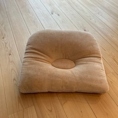 ⚠︎奈良市引き取り限定⚠︎美品　座布団 フロアクッション 円形 高反発 厚手 北欧の画像