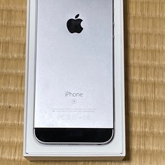 iPhone SE 32GBグレー 箱付きの画像