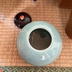 木箱入り　花瓶と香炉
の画像