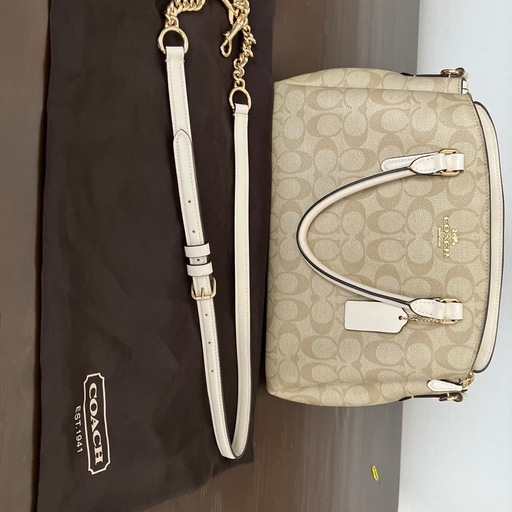 coachショルダーバック